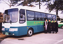 나종식씨, 전주 초남이성지에 버스 기증